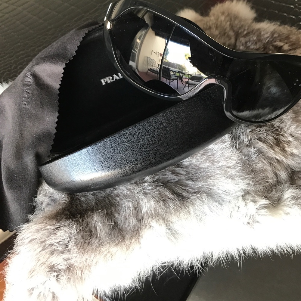 Prada sunglasses - Picture 5 of 9